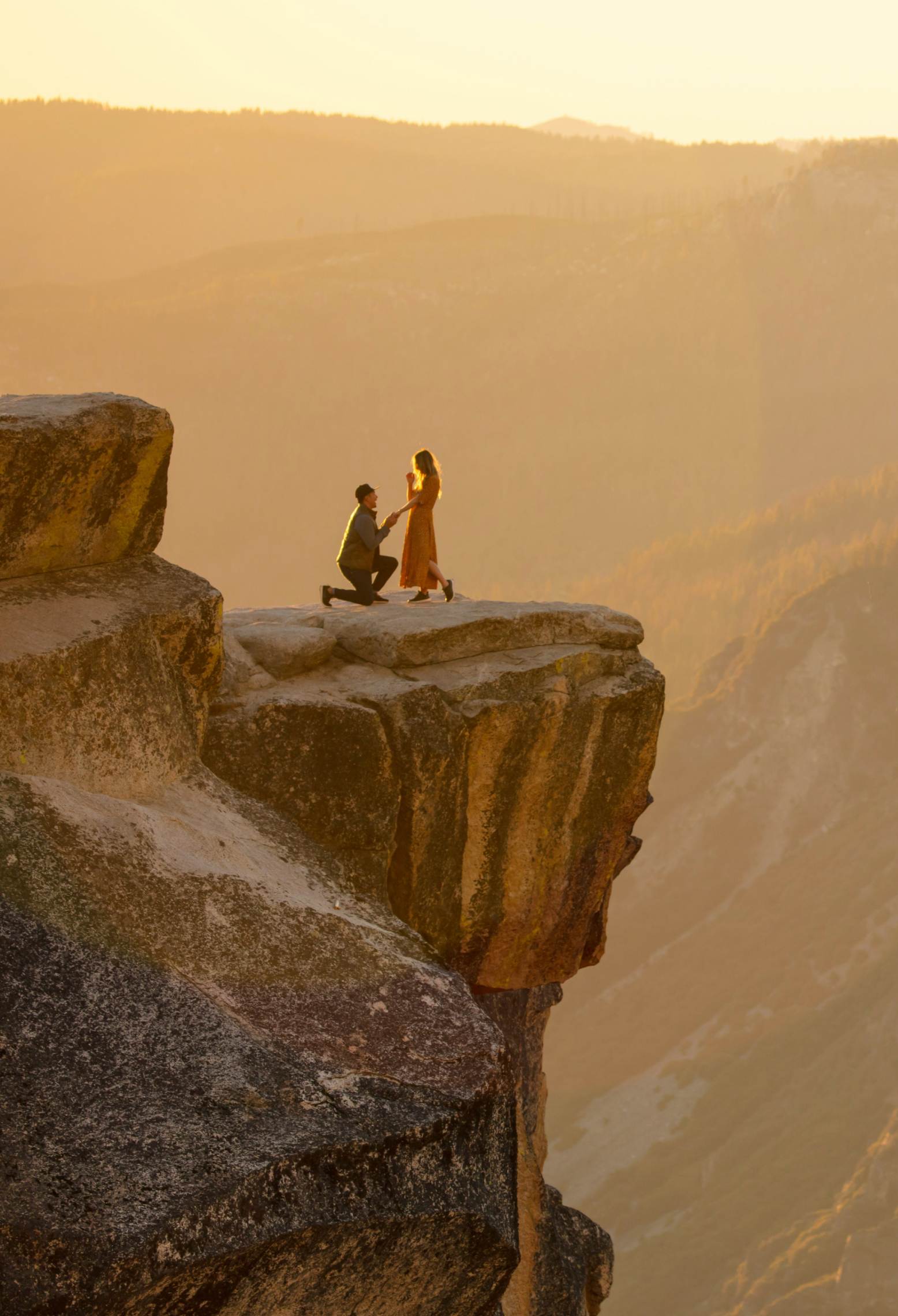 Proposal on the edge of a canyon