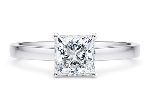 1477 Classic in Ouro Branco (9k) set with a Princesa cut diamante.