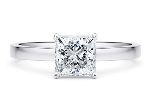 1477 Classic in Or blanc set with a Princesse cut diamant.