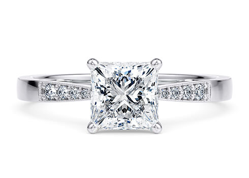 Delicacy Vintage in Bílé zlato (9k) set with a Princezna cut diamant.