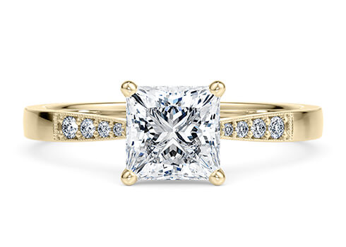 Delicacy Vintage in Yellow Gold set with a Princess cut diamond.