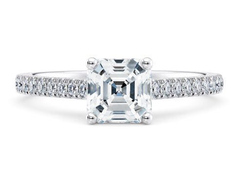 1477 Vintage in Or blanc set with a Princesse cut diamant.