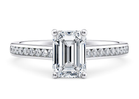 Tsarina in Oro Bianco set with a Smeraldo cut diamante.