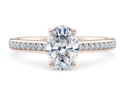 Tsarina in Oro Rosa set with a Oval cut diamante.