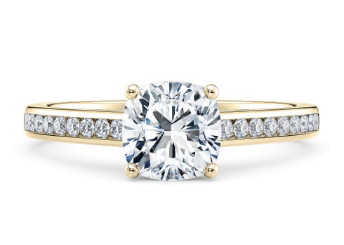 Tsarina in Gelbgold set with a Kissen cut diamant.