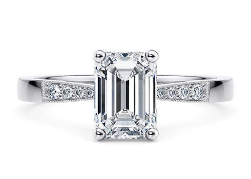 Delicacy Vintage in White Gold set with a Emerald cut diamond.