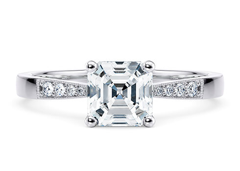 Delicacy Vintage in Platinum set with a Asscher cut diamond.