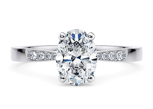 Delicacy Vintage in Platin set with a Oval cut diamanten.