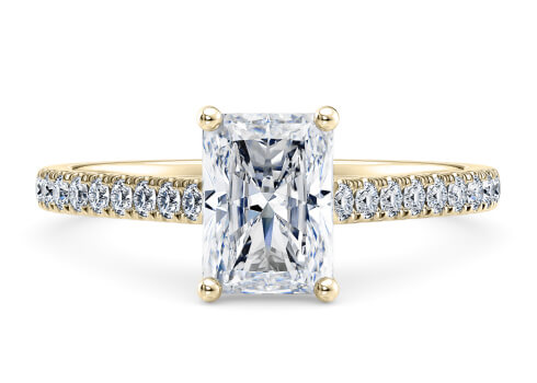 1477 Vintage in Guld set with a Radiant cut diamant.