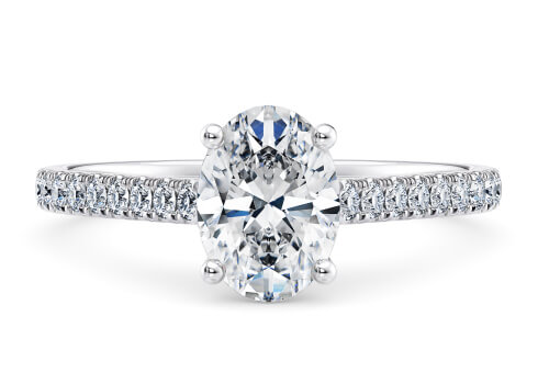 1477 Vintage in Platino set with a Oval cut diamante.