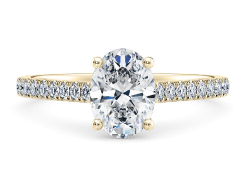 1477 Vintage in Geelgoud set with a Ovaal cut diamant.