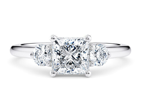 Valencia in Бяло злато (9k) set with a Принцеса cut диамант.