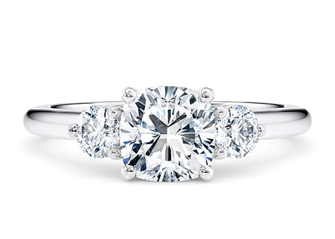 Valencia in Бяло злато (9k) set with a Възглавница cut диамант.