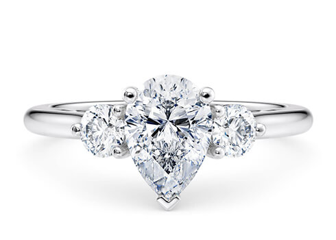 Valencia in Or blanc (9k) set with a Taille poire cut diamant.