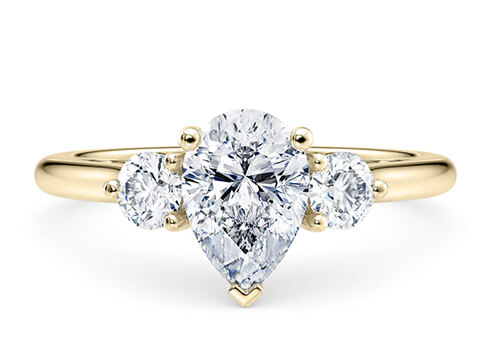 Valencia in Yellow Gold set with a Pear cut diamond.