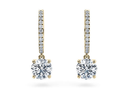 Lucia in Yellow Gold set with a Round cut diamond.
