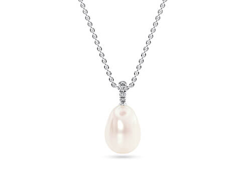 Tesora Oval Necklace in Or blanc.