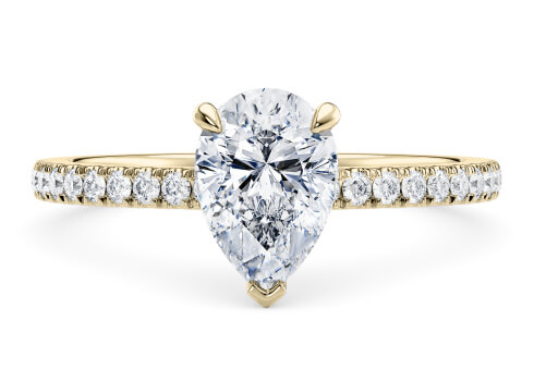 Aria in Oro Amarillo set with a Pera cut diamante.