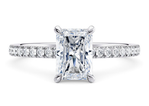 Aria in Or blanc set with a Radiant cut diamant.