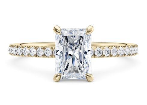 Aria in Oro Amarillo set with a Radiante cut diamante.