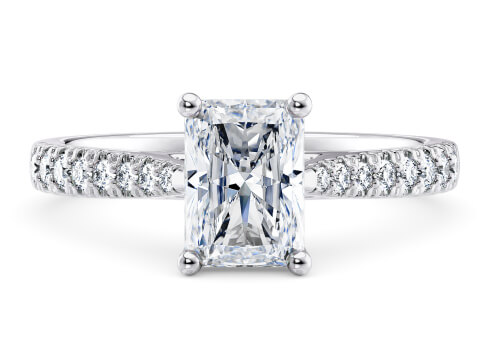 Kindrea in Ouro Branco (9k) set with a Radiante cut diamante.