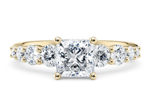 Lyra in Yellow Gold set with a Princess cut diamond.