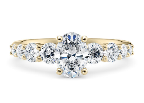 Lyra in Yellow Gold set with a Oval cut diamond.
