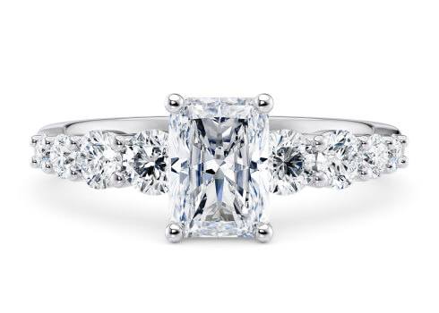 Lyra in Or blanc (9k) set with a Taille radiant cut diamant.