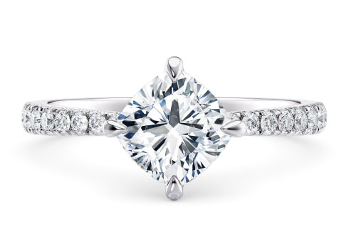 Asteria Compass in Platin set with a Kissen cut diamant.