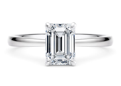 Starlight in Oro Bianco set with a Smeraldo cut diamante.