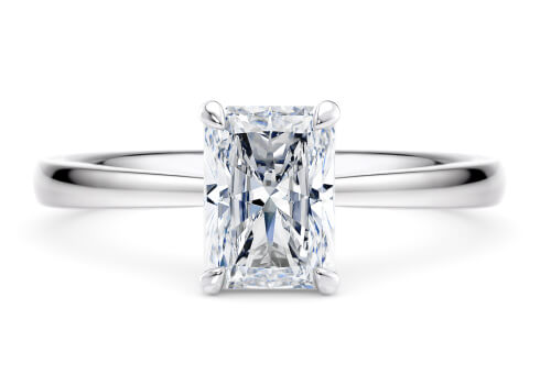 Starlight in Weißgold set with a Radiant cut diamant.