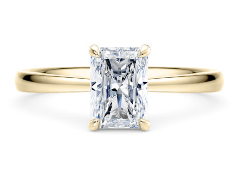 Starlight in Gelbgold (9k) set with a Radiant cut diamant.