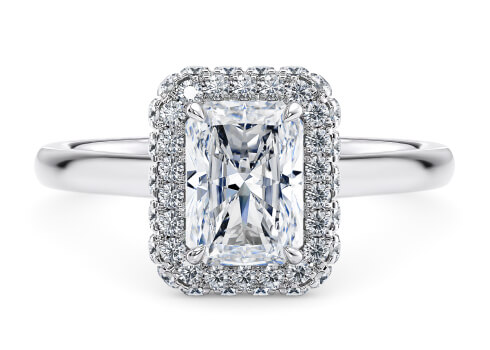 Cassia Engagement Ring in Aur alb (9k) set with a Radiant cut diamant.