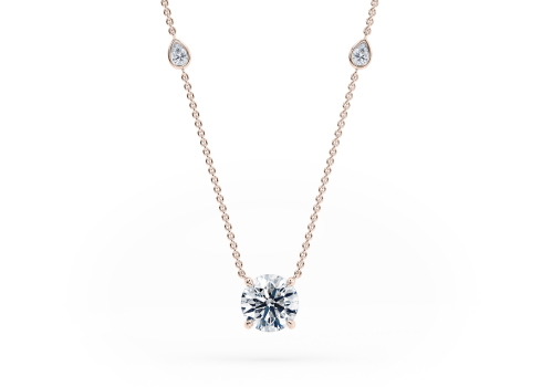 Azalea in Růžové zlato set with a Kulaté cut diamant.