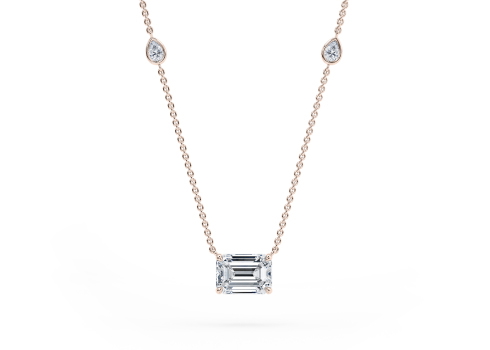 Azalea Necklace in Rózsa arany set with a Smaragd cut gyémánt.