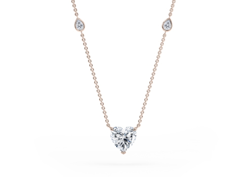 Azalea Necklace in Roségull set with a Hjerte cut diamant.