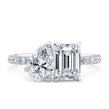 Harmony Emerald Engagement Ring in Ouro branco