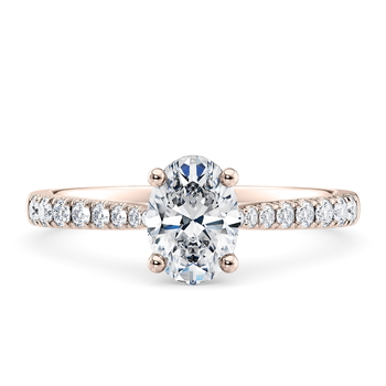 Leila in Or rose set with a Taille ovale cut diamant.