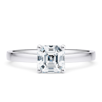 1477 Classic in Hvitt gull set with a Asscher cut diamant.
