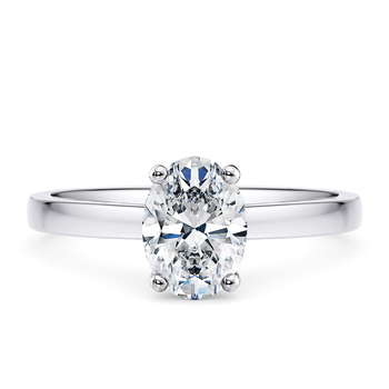 1477 Classic in Oro bianco (9k) set with a Ovale cut diamante.