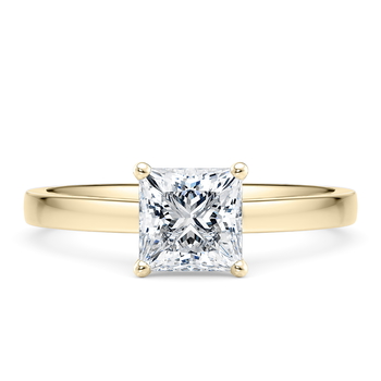 1477 Classic in Oro giallo (9k) set with a Princess cut diamante.
