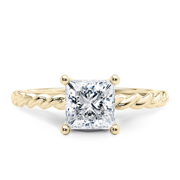 Ascot in Oro giallo (9k) set with a Princess cut diamante.