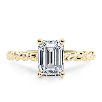 Ascot in Žluté zlato (9k) set with a Emerald cut diamant.