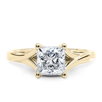 Hanover in Oro giallo (9k) set with a Princess cut diamante.