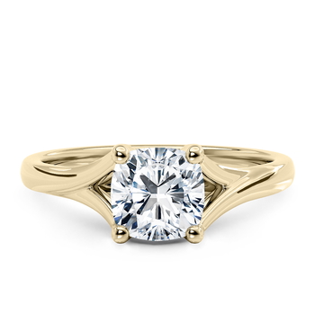 Hanover in Gelbgold (9k) set with a Kissen cut diamant.