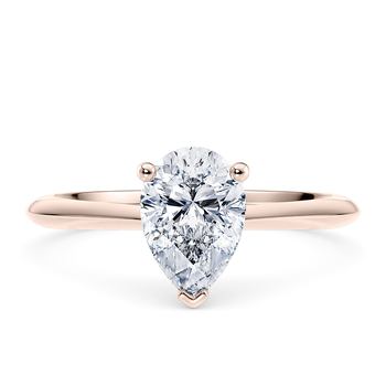 Hope in 玫瑰金 set with a 梨形 cut 钻石.