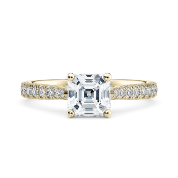 Kindrea in Aur galben set with a Asscher cut diamant.