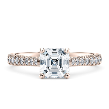 Kindrea in Aur Roz set with a Asscher cut diamant.