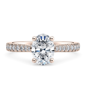 Kindrea in 玫瑰金 set with a 椭圆形 cut 钻石.