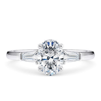 Alexandria in Platine set with a Taille ovale cut diamant.